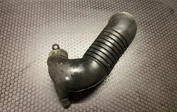 Audi A4 S4 B7 8E 8H Air intake hose/pipe 8D0129615K