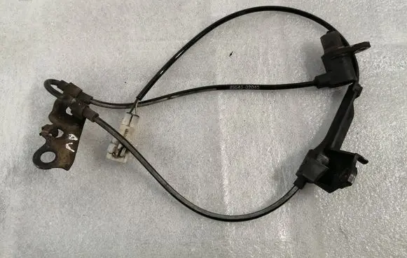 Toyota Avensis T250 ABS brake wheel speed sensor 8954302040