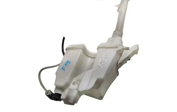Nissan Juke I F15 Windshield washer fluid reservoir/tank 