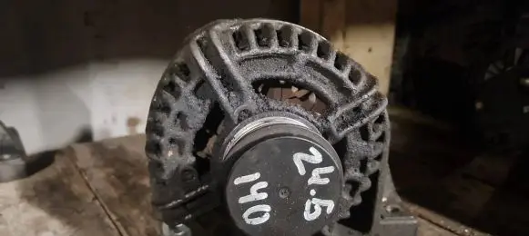 Volvo XC90 Generator/alternator 30658085 0124525060