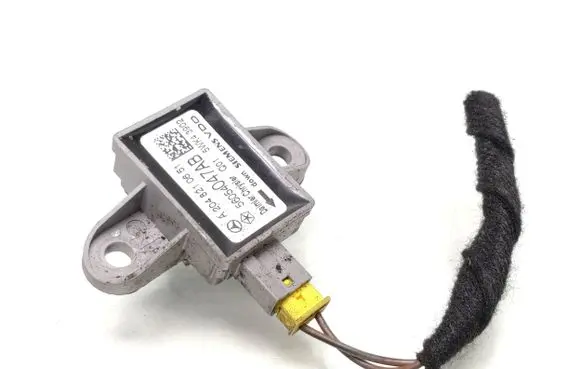 Mercedes-Benz C W204 Airbag deployment crash/impact sensor A2048210651 5WK43902 56054047AB