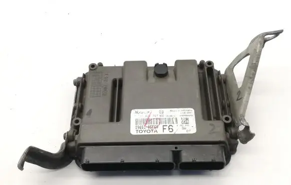 Toyota Avensis T270 Engine control unit/module 8966105F60