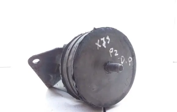Jaguar XJS Engine mount bracket