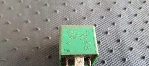 Ford Mondeo MK I Other relay 93BG13A025AA V23136-A1-X2