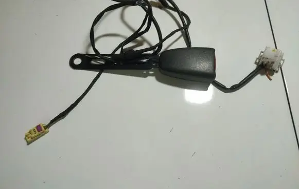 Volvo S70 V70 V70 XC Front seatbelt buckle 9107651