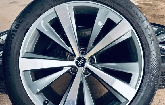 Audi Q8 R21 alloy rim 