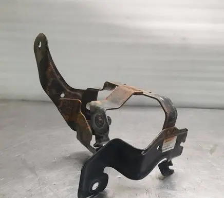 Volvo V60 Power steering pump mounting bracket 31317375 A0025478