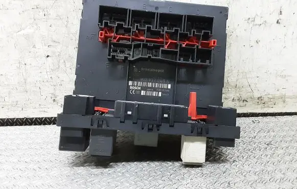 Volkswagen Touran I Fuse module 1K0937049N