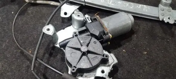 Nissan Almera Front door window regulator motor 400600t2