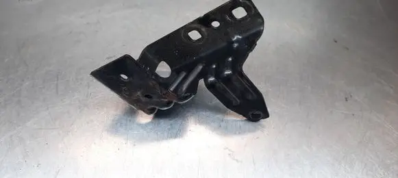Volvo V70 Fender mounting bracket 30763473