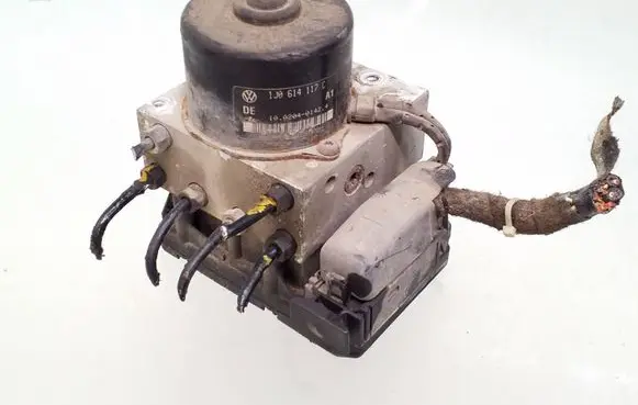 Skoda Octavia Mk1 (1U) ABS Pump 1j0907379g 1j0614117c