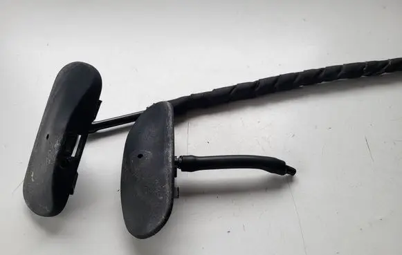 Audi A5 Windshield washer spray nozzle 