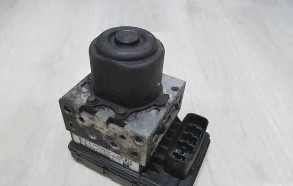 Toyota Corolla E110 ABS Pump 89541-12120 7371
