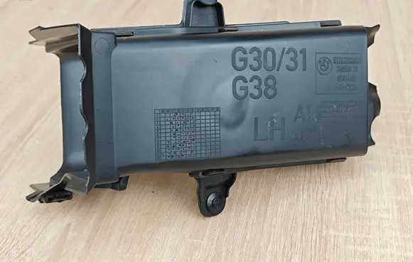 BMW 5 G30 G31 G38 Air intake duct part 7383851