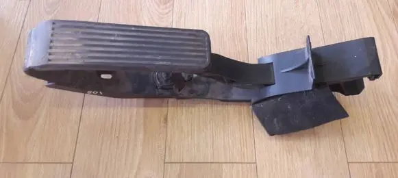 Mercedes-Benz E W211 Accelerator throttle pedal A2113000404