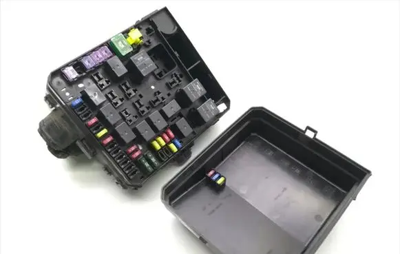 Mitsubishi Outlander Fuse module PR061-02000
