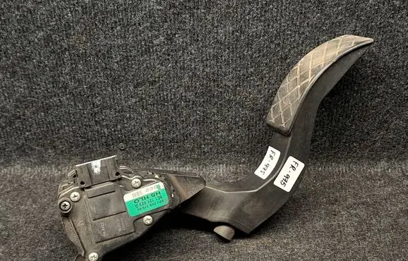 Audi A4 S4 B7 8E 8H Accelerator throttle pedal 8E1721523G 6PV00837505