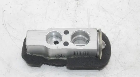 Toyota Prius+ (ZVW40) Air conditioning (A/C) expansion valve 4475003890