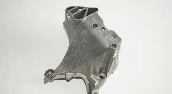Volkswagen Golf VII Engine mounting bracket 04C199207BH
