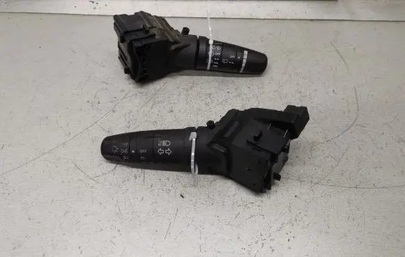 Nissan Almera N16 Wiper turn signal indicator stalk/switch 25260AV770 25540AV600