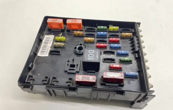 Volkswagen PASSAT B6 Fuse module 3C0937125