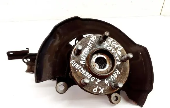 Toyota RAV 4 (XA40) Front wheel hub
