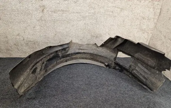 Front wheel arch liner splash guards