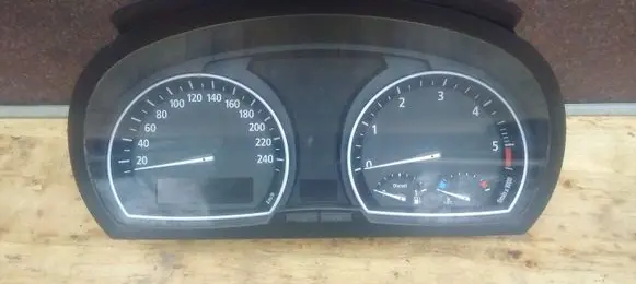 BMW X3 E83 Speedometer (instrument cluster) 102463021 3413127 KMH