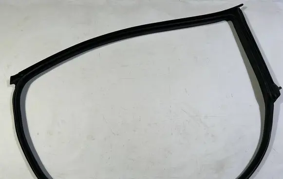 Maserati Quattroporte Front door rubber seal 302652200