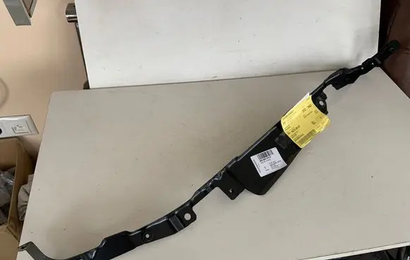 Audi Q5 SQ5 Fender mounting bracket 8R0809076D