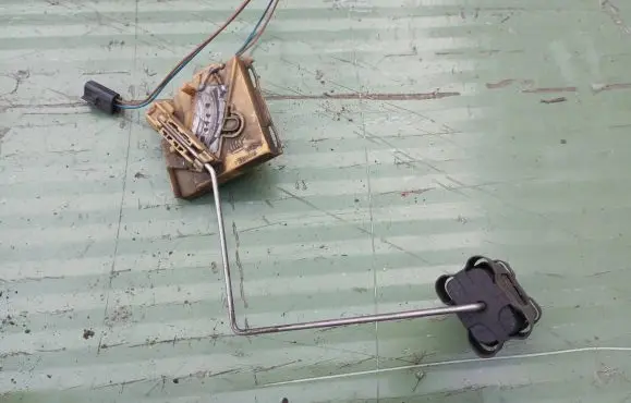 Opel Vectra C Fuel level sensor 833000