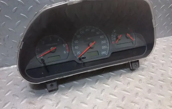 Volvo S40, V40 Speedometer (instrument cluster) 30857569