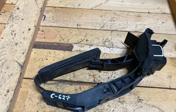 Mercedes-Benz E W211 Accelerator throttle pedal A2113000404 2113000404