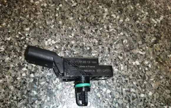Audi A4 S4 B8 8K Air pressure sensor 038906051N