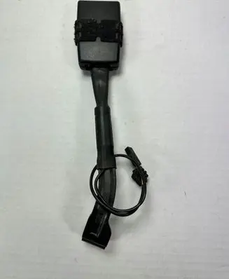 Volkswagen Golf V Seat belt trim 