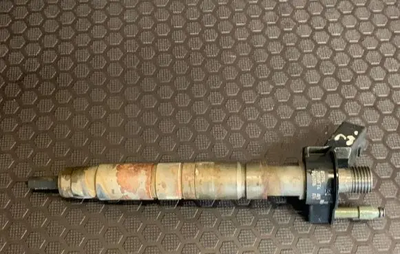 BMW 5 F10 F11 Fuel injector 0445116024 2B5VFT4 01794
