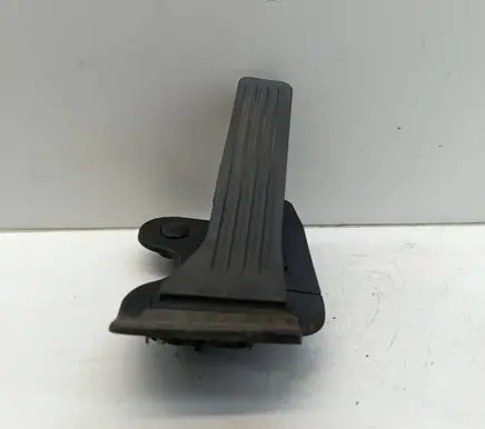 Mazda 3 III Accelerator throttle pedal GHP941600