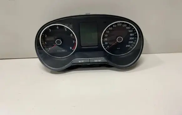 Volkswagen Polo V 6R Speedometer (instrument cluster) 6R0920860M