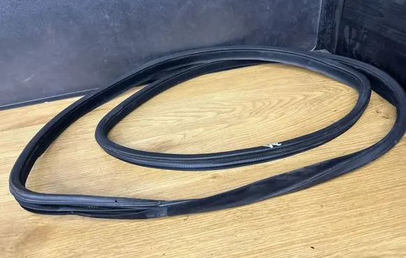 Volvo V70 Rear door rubber seal (on body) 