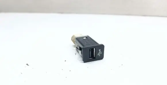 BMW 5 GT F07 USB socket connector 9167196 61319167196