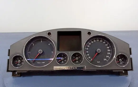 Volkswagen Phaeton Speedometer (instrument cluster) 3D0920885A