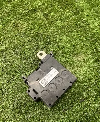 Porsche Cayenne (9Y0 9Y3) Current control relay 4M0941824AR
