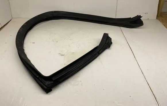 Dodge Challenger Rubber seal front coupe door window 04575891