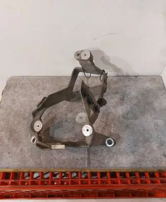 Audi A8 S8 D3 4E Pneumatic air compressor holding bracket 4E0616869D 4E0616247A