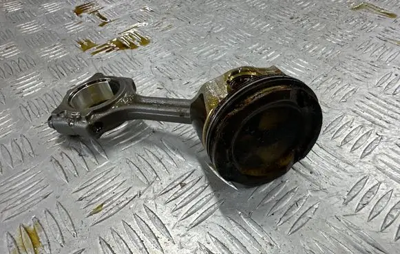 Mercedes-Benz CLA C118 X118 Piston with connecting rod 