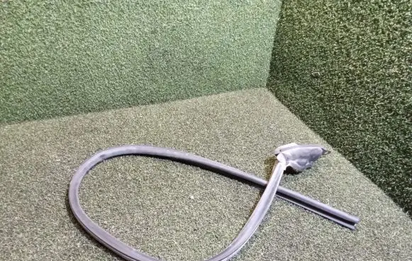 Opel Vivaro Front door rubber seal M898D