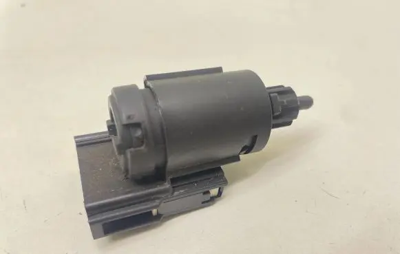 Audi A4 S4 B7 8E 8H Brake pedal sensor switch 3B0945511C 19322010 03331