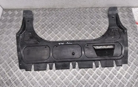 Volkswagen Polo V 6R Engine splash shield/under tray 6Q0825237