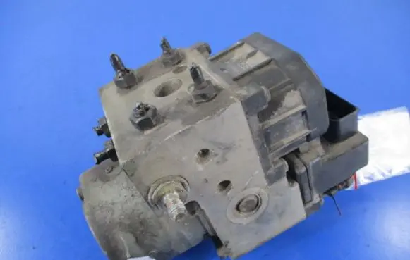 Volkswagen PASSAT B5 ABS Pump 8E0614411