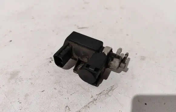 Audi A4 S4 B7 8E 8H Turbo solenoid valve 8E0906627C